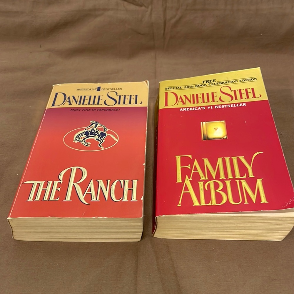 Lot of 2 Danielle Steel Books: Family Album and The Ranch